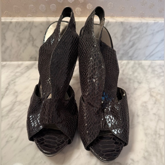 Moda Spana Snakeskin Embossed Slingback Heels Peep Toe Black Size 8 - Picture 4 of 6